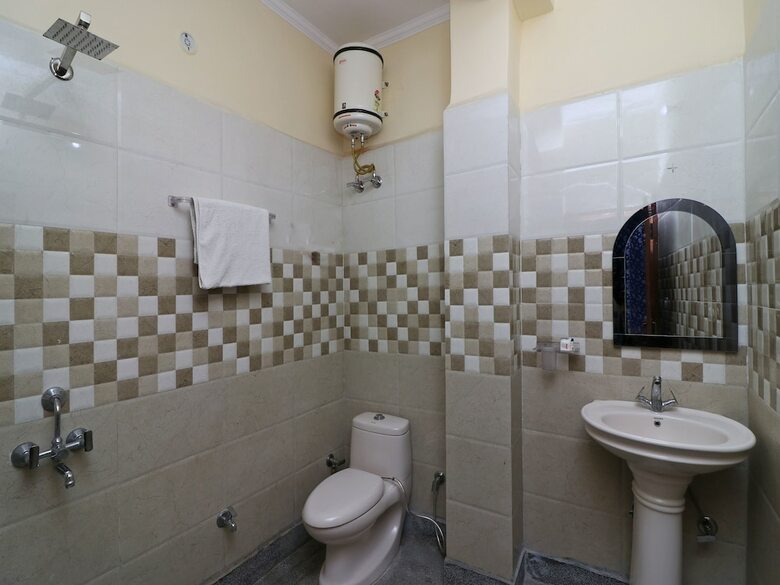 Hotel Oyo 13107 Westend Residency