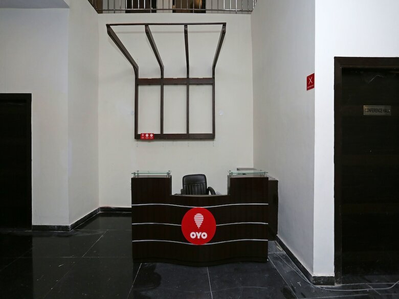 Oyo 12171 Hotel Sky View