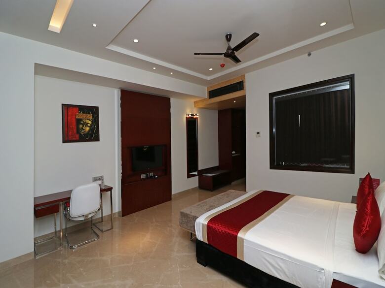 Oyo 12464 Hotel C Pearls