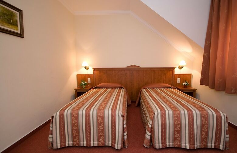 Ger�by K�ria Hotel �s Lovasudvar