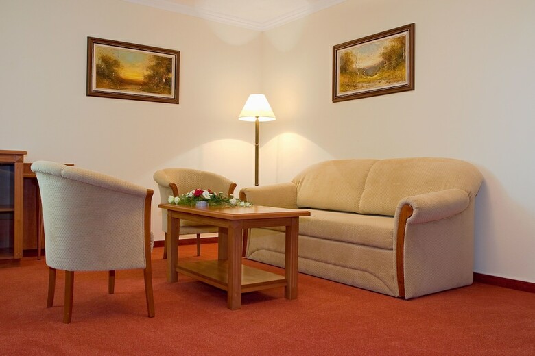 Ger�by K�ria Hotel �s Lovasudvar