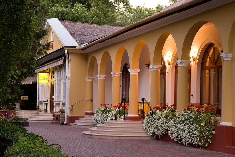 Ger�by K�ria Hotel �s Lovasudvar