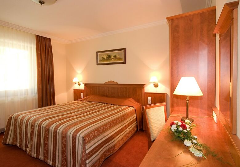 Ger�by K�ria Hotel �s Lovasudvar