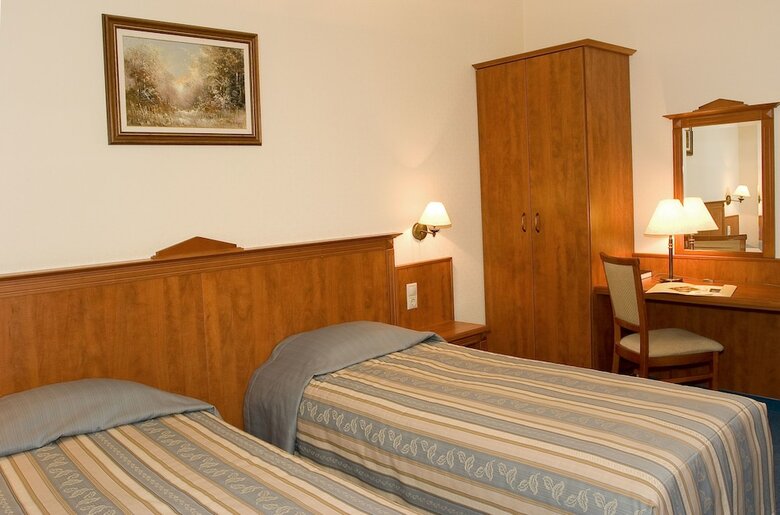 Ger�by K�ria Hotel �s Lovasudvar