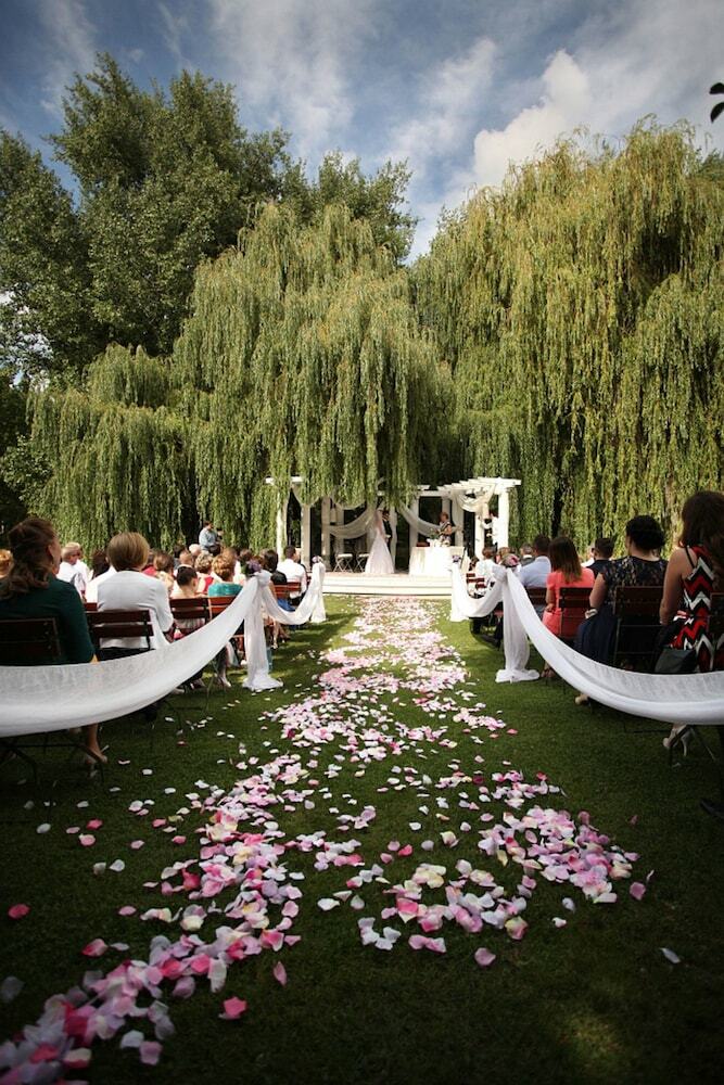 Ger�by K�ria Hotel �s Lovasudvar