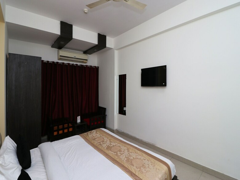 Hotel Oyo 11871 Mascot Sizzle