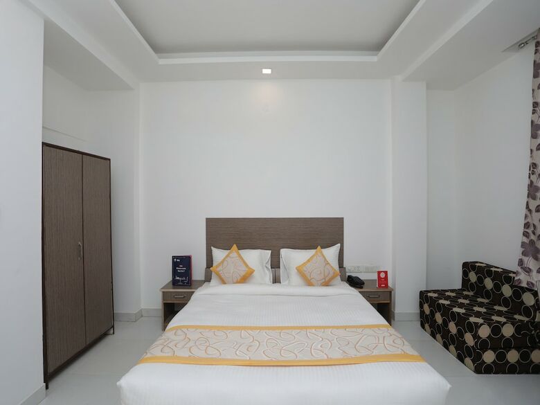Oyo 12235 Hotel Bliss Continental