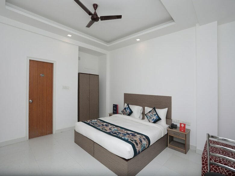Oyo 12235 Hotel Bliss Continental
