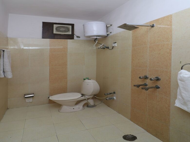 Oyo 12848 Hotel Akash - Faridabad