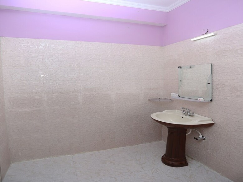 Hotel Oyo 11556 Om Guest House Residency