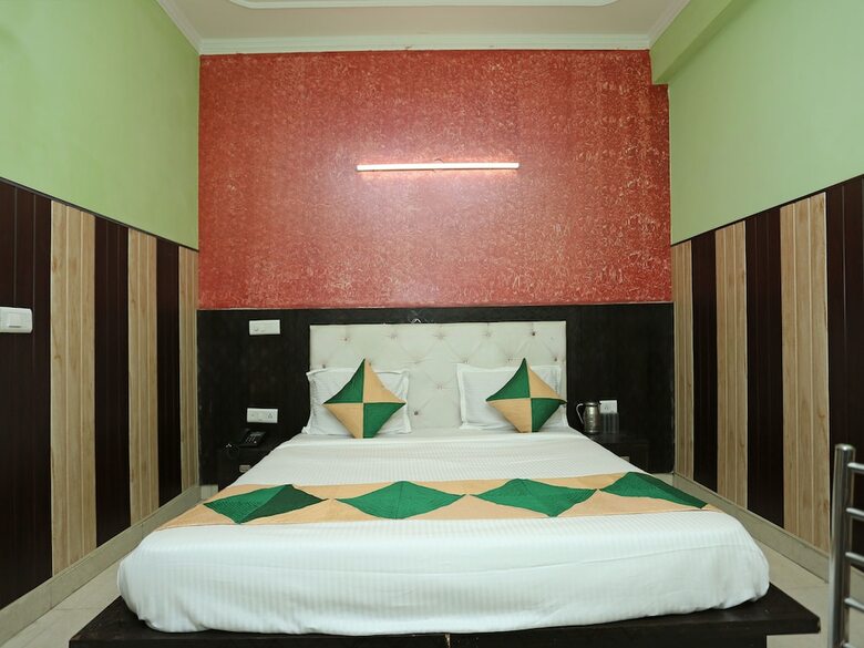Hotel Oyo 11556 Om Guest House Residency