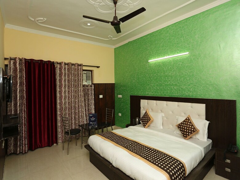 Hotel Oyo 11556 Om Guest House Residency
