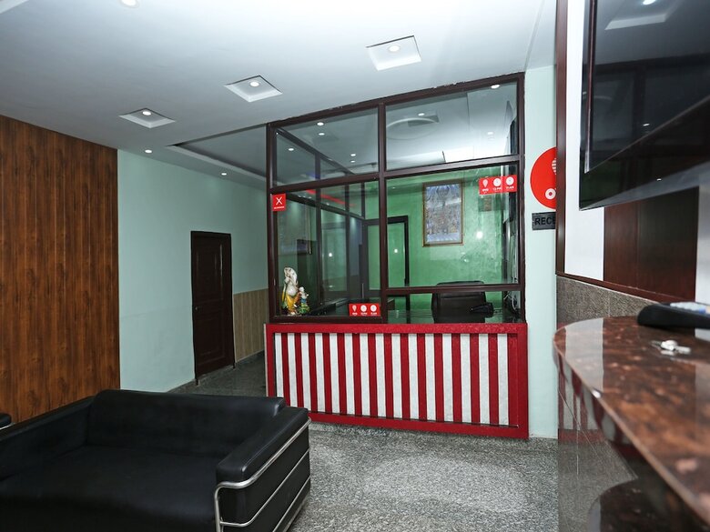 Hotel Oyo 11556 Om Guest House Residency