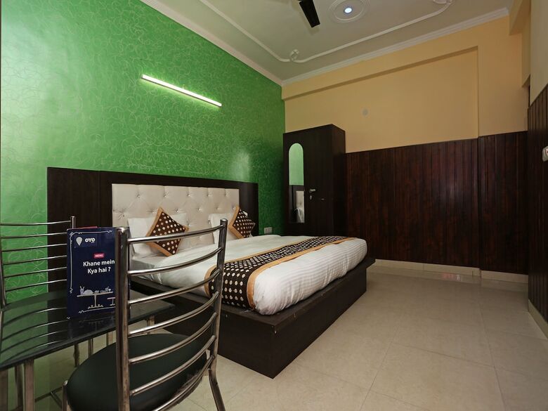 Hotel Oyo 11556 Om Guest House Residency