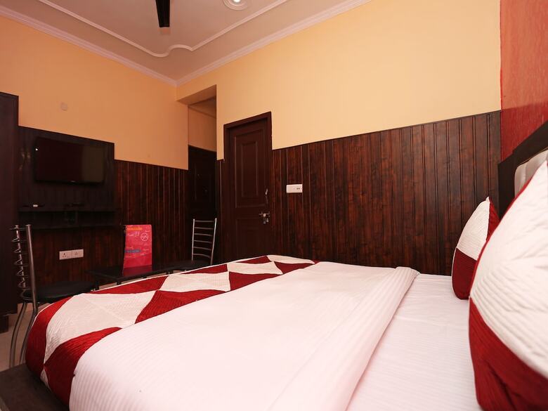 Hotel Oyo 11556 Om Guest House Residency