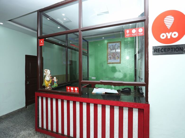 Hotel Oyo 11556 Om Guest House Residency
