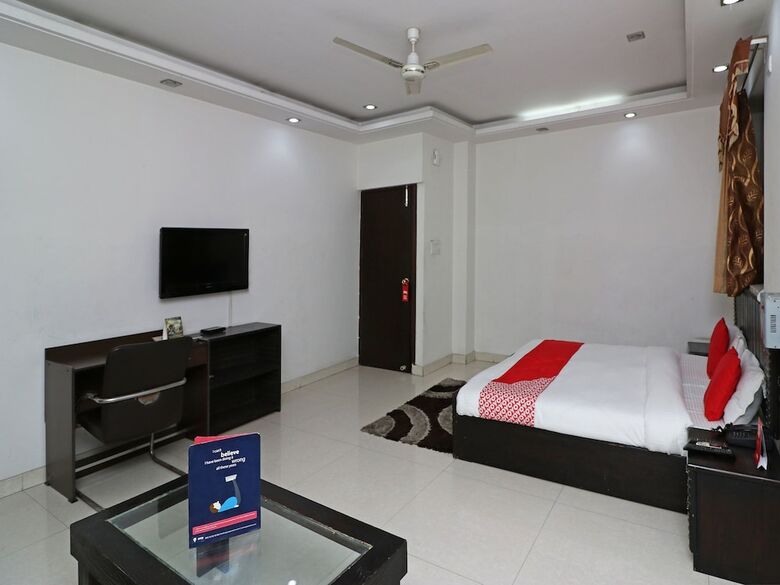 Hotel Oyo 12340 The Royal Park Plaza