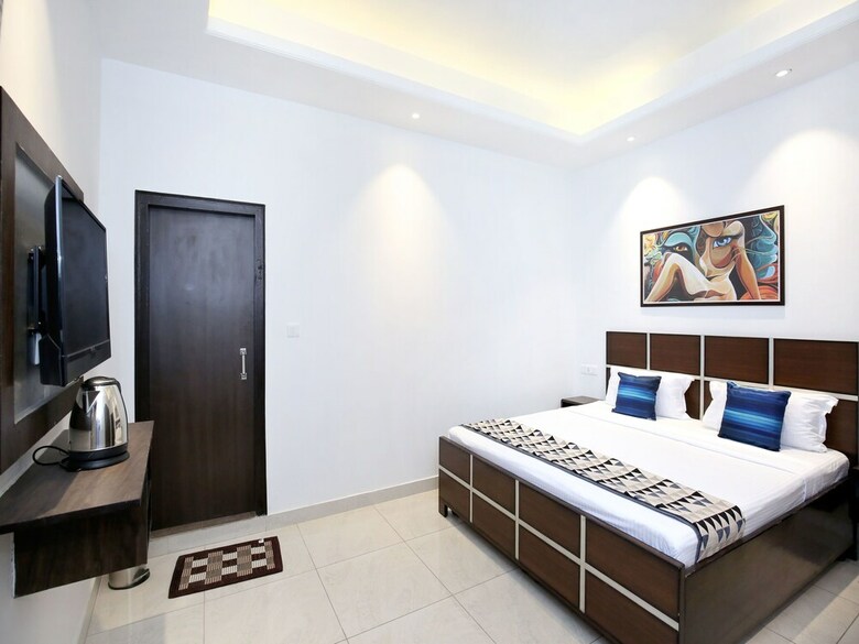 Hotel Oyo 13307 Home Luxury Stay Shoghi