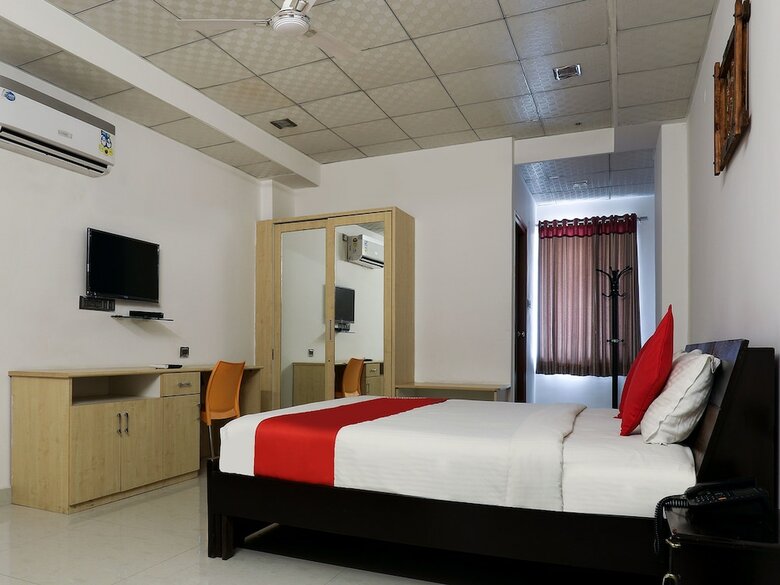 Oyo 986 Hotel Akhand Homes