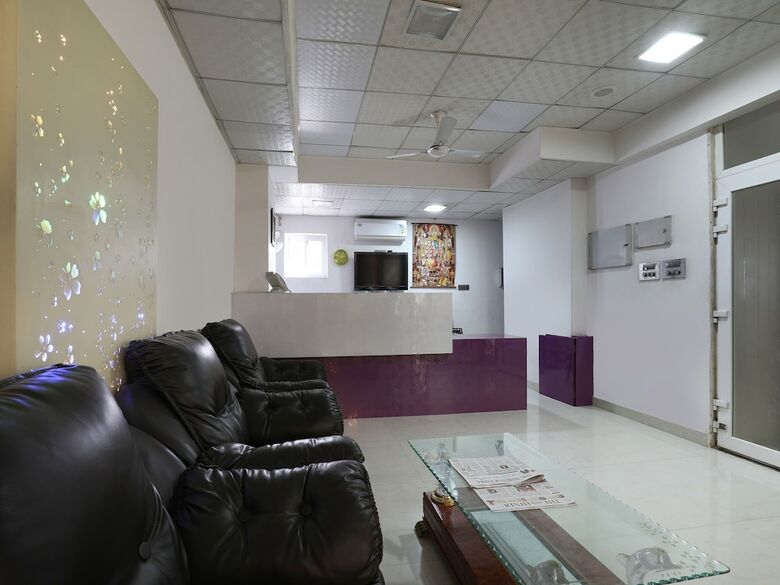 Oyo 986 Hotel Akhand Homes
