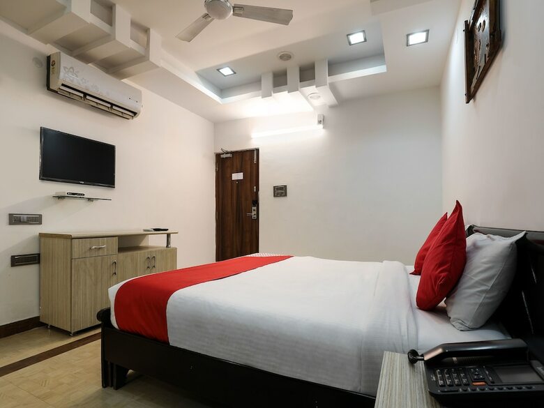 Oyo 986 Hotel Akhand Homes