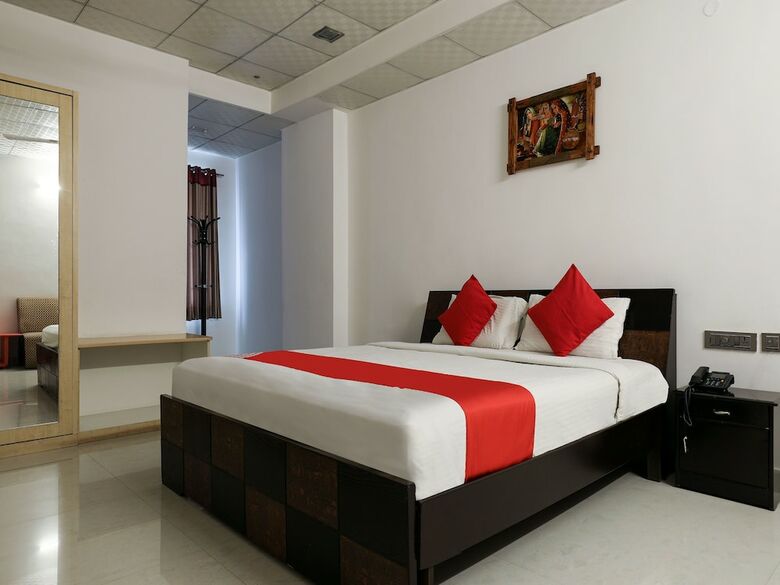Oyo 986 Hotel Akhand Homes