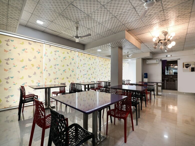 Oyo 986 Hotel Akhand Homes