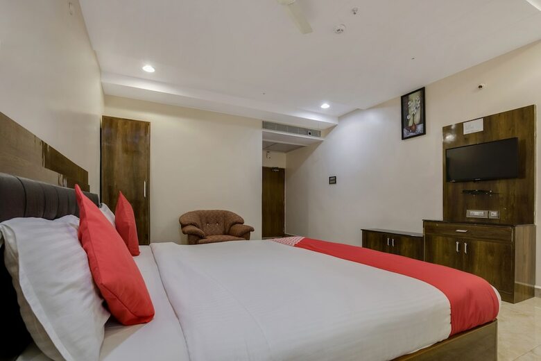 Hotel Oyo 5302 Bhadra Grand