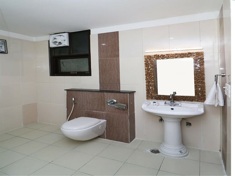 Oyo 12780 New Hotel Rajwada