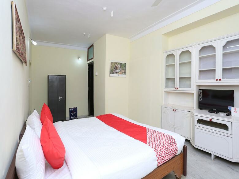 Hotel Oyo 12228 Colonel Corner