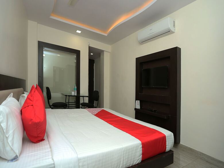 Oyo 11546 Hotel Csfc