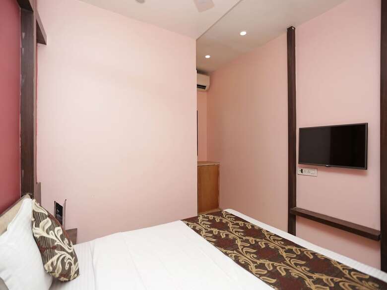 Oyo 13214 Hotel Metro 7x11
