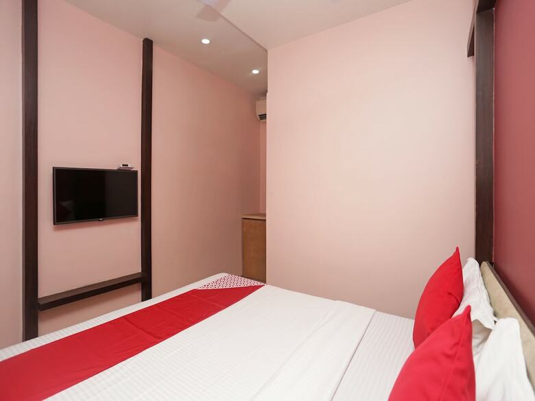 Oyo 13214 Hotel Metro 7x11