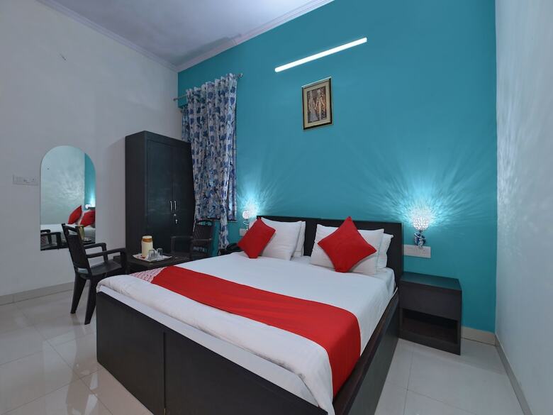 Oyo 13083 Hotel Lovely Inn