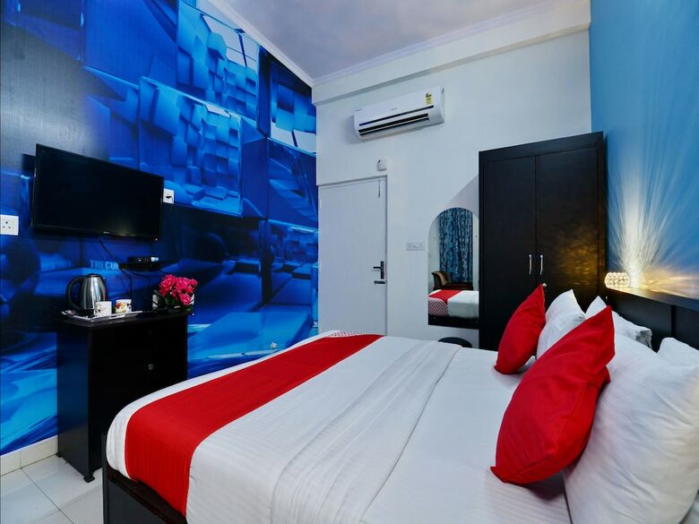 Oyo 13083 Hotel Lovely Inn