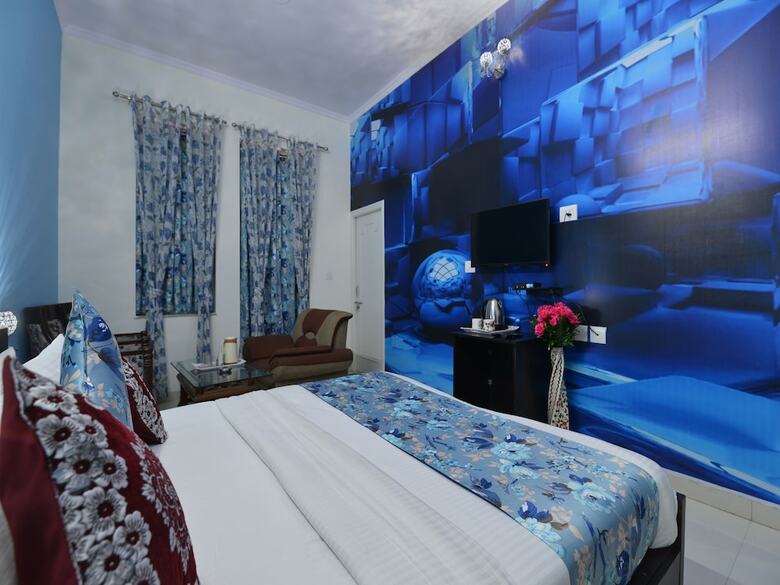Oyo 13083 Hotel Lovely Inn