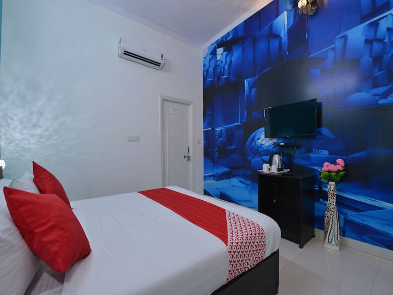 Oyo 13083 Hotel Lovely Inn