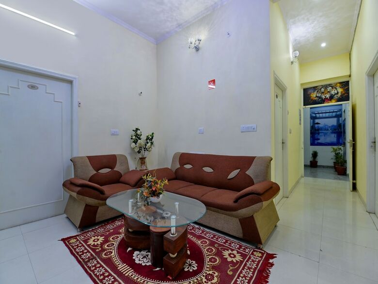 Oyo 13083 Hotel Lovely Inn