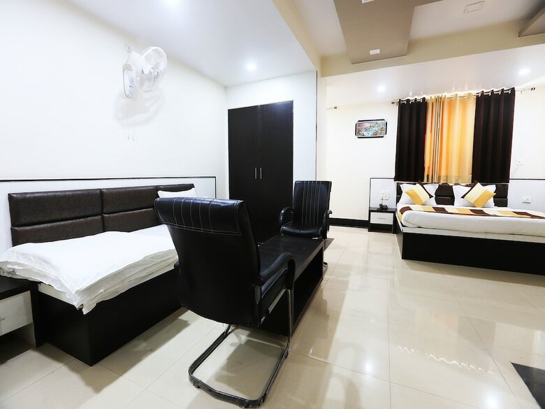 Oyo 11840 Hotel Venus