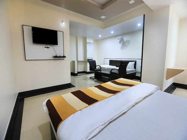 Oyo 11840 Hotel Venus