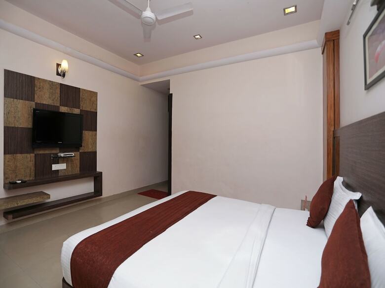 Hotel Oyo 11975 Siddharth International