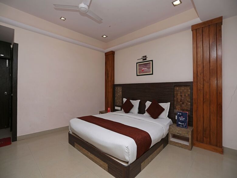 Hotel Oyo 11975 Siddharth International