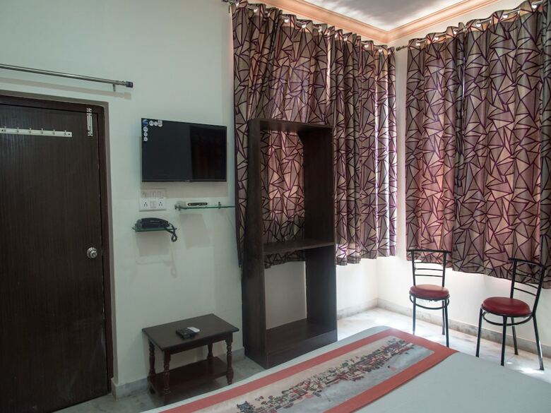 Oyo 11743 Hotel Shree Krishna