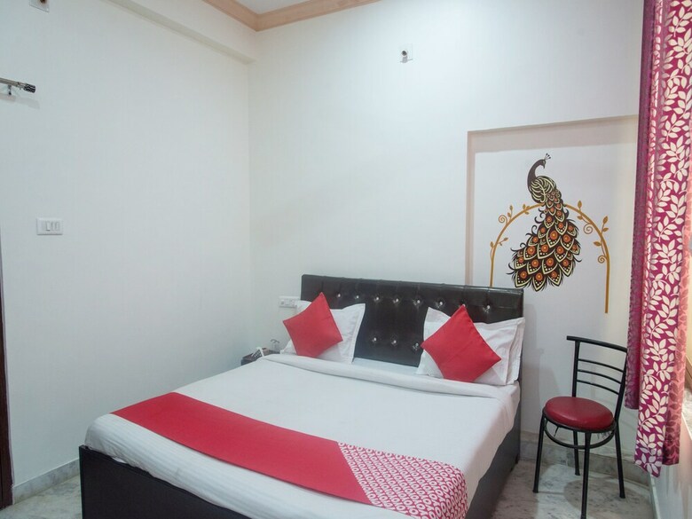 Oyo 11743 Hotel Shree Krishna