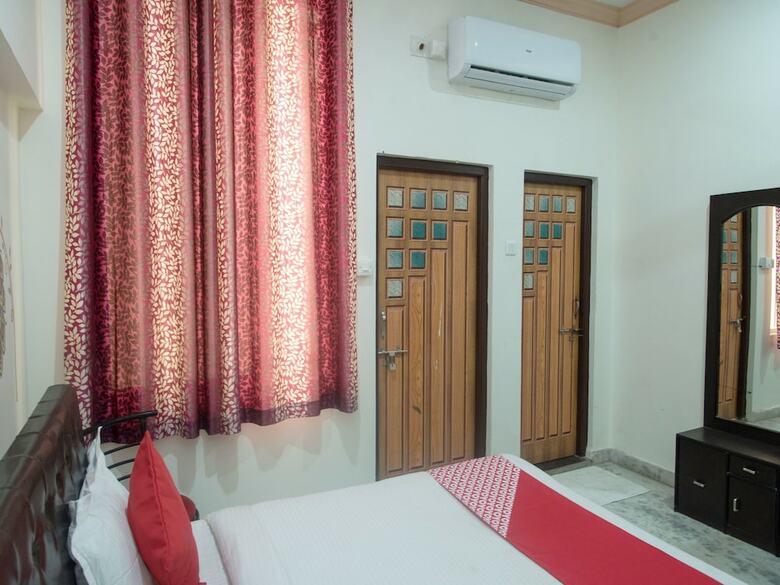 Oyo 11743 Hotel Shree Krishna