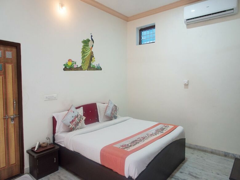 Oyo 11743 Hotel Shree Krishna
