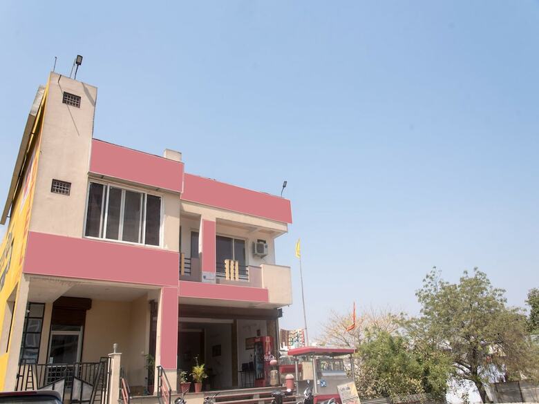 Oyo 11743 Hotel Shree Krishna