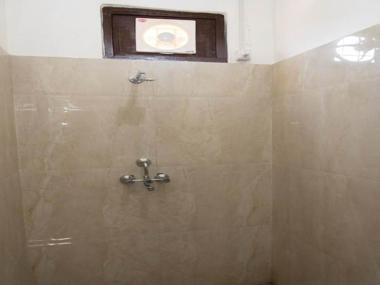 Oyo 11743 Hotel Shree Krishna