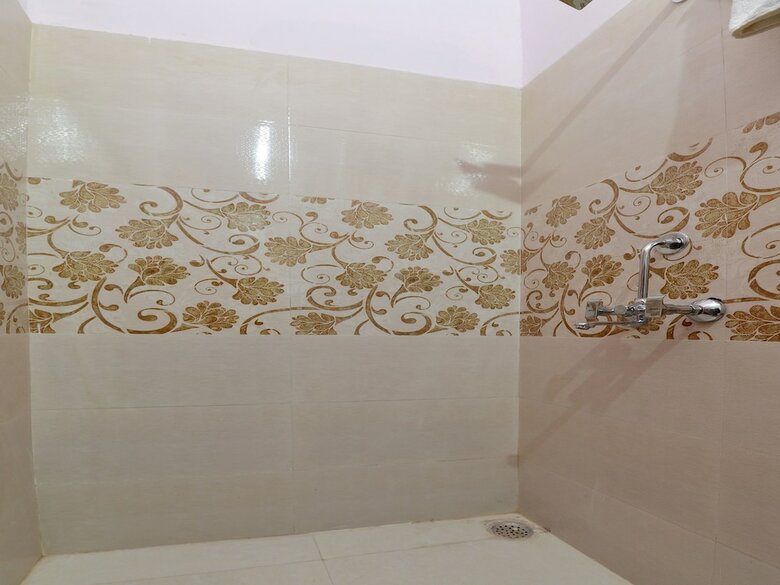 Oyo 12505 Hotel Mj