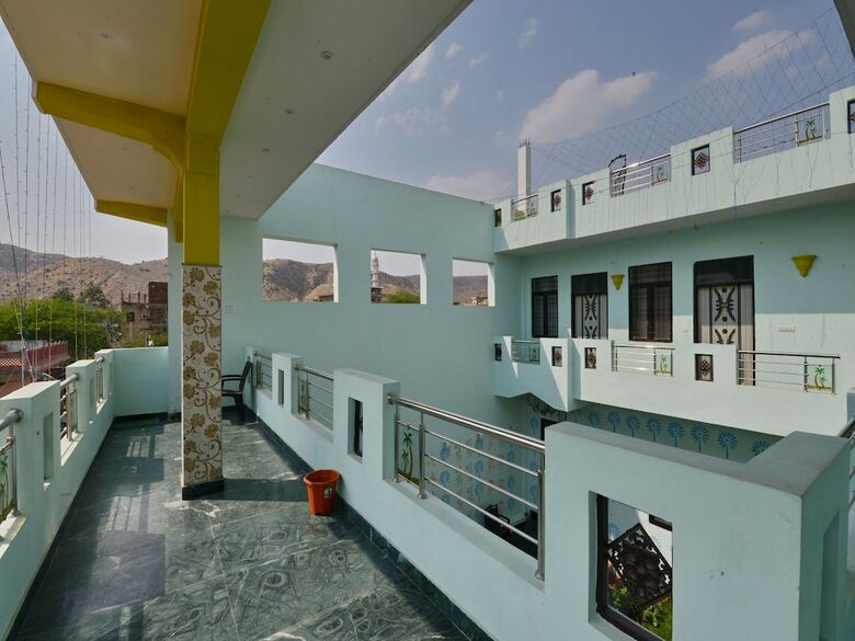 Oyo 12505 Hotel Mj